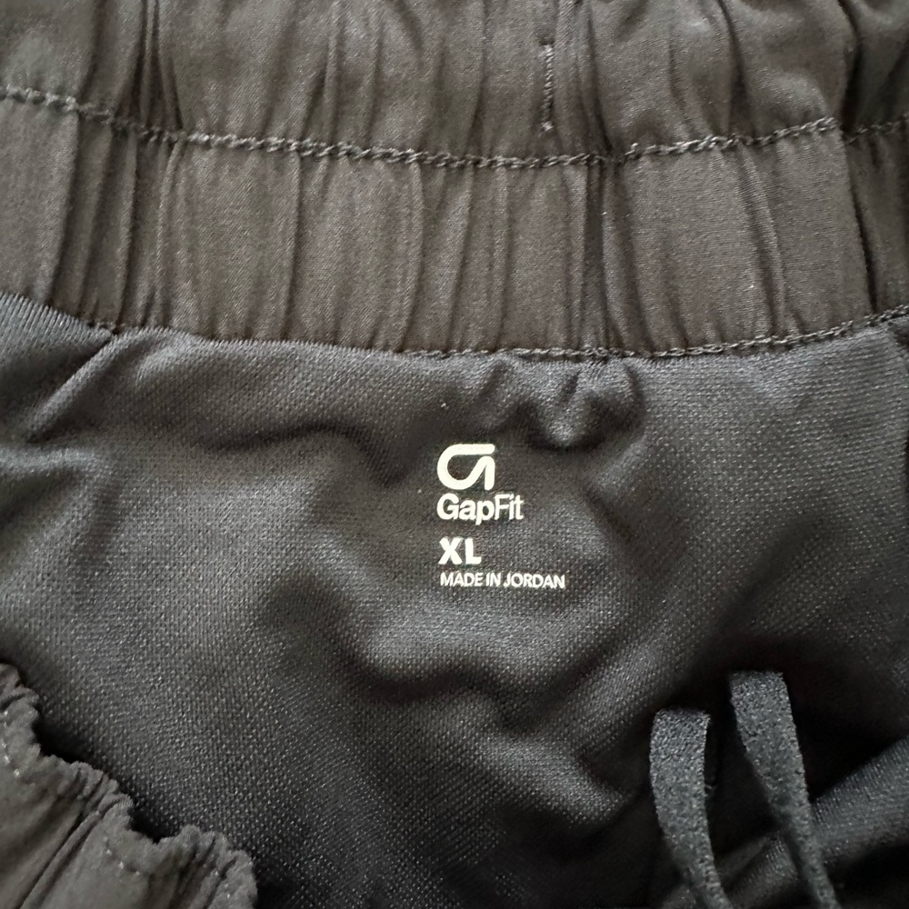 Black Women's Gap Fit XL Athletic Shorts - Picture 2 of 3